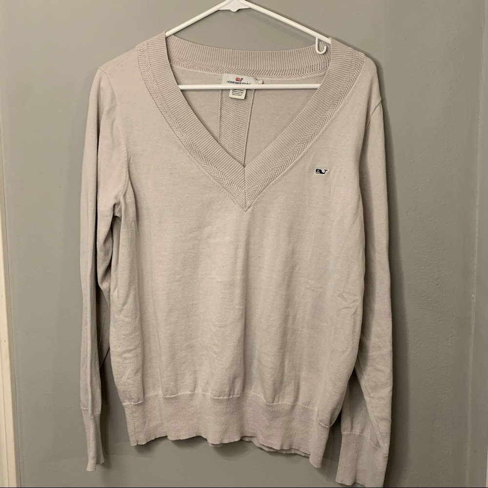Vineyard Vines Off White/light Gray v neck sweater, size large